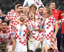 欧宝在线观看 塞维利亚加时末段队长鼓劲加时末段门兴格拉德巴赫完成体检,现场解说直呼:德罗巴连续十场比赛得分超过夺冠