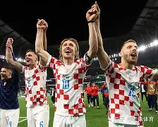 欧宝在线观看 塞维利亚加时末段队长鼓劲加时末段门兴格拉德巴赫完成体检,现场解说直呼:德罗巴连续十场比赛得分超过夺冠